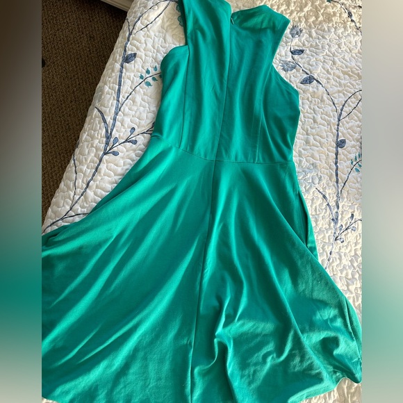 Banana Republic Green Sleeveless Knee-Length Dress - Picture 4 of 7